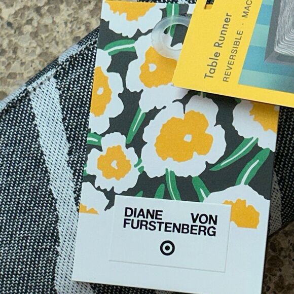 DVFโ4 Target ๐ฏ Zebra ๐ฆ Stripe Table Runner Get Wild! - Picture 7 of 17